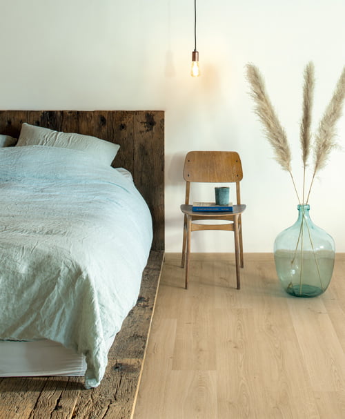 Sol en vinyle et dalles en vinyle de luxe Quick-Step, le sol parfait pour la chambre à coucher